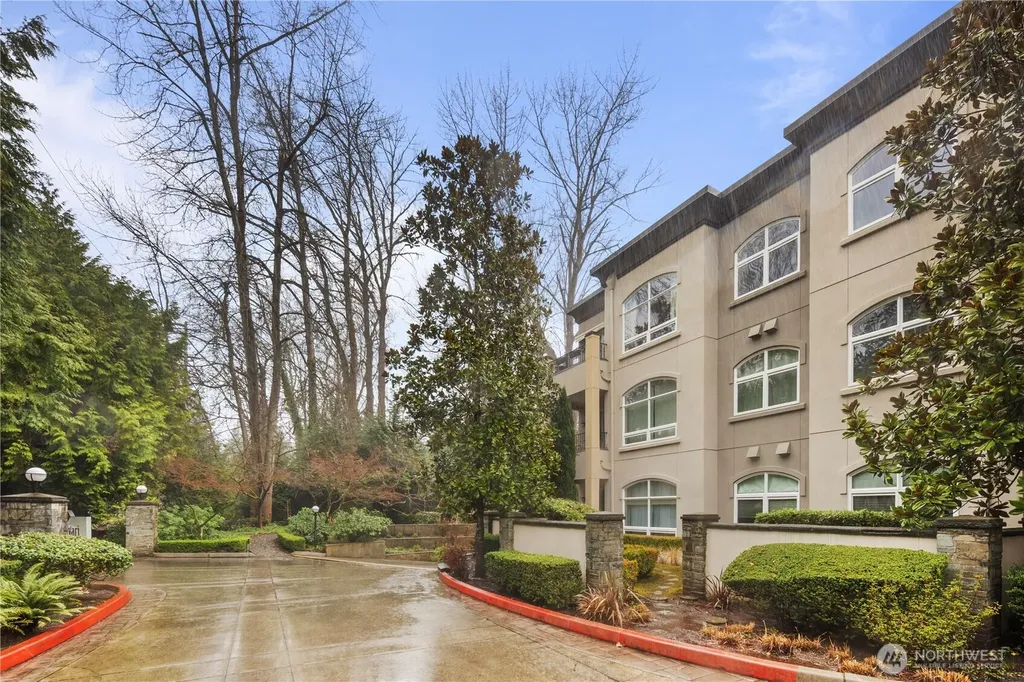 10398 NE 17th Street Bellevue WA 98004