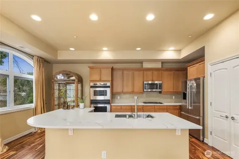 10398 NE 17th Street Bellevue WA 98004
