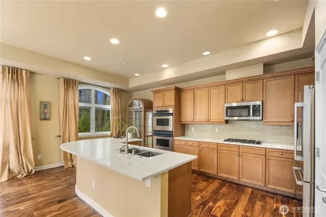 10398 NE 17th Street Bellevue WA 98004