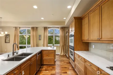 10398 NE 17th Street Bellevue WA 98004