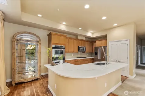10398 NE 17th Street Bellevue WA 98004