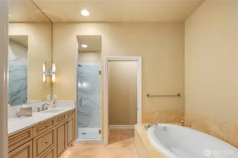10398 NE 17th Street Bellevue WA 98004