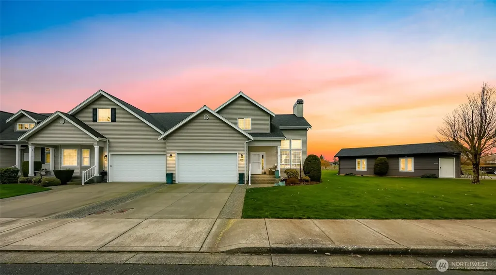 1725 Harrison Lynden WA 98264