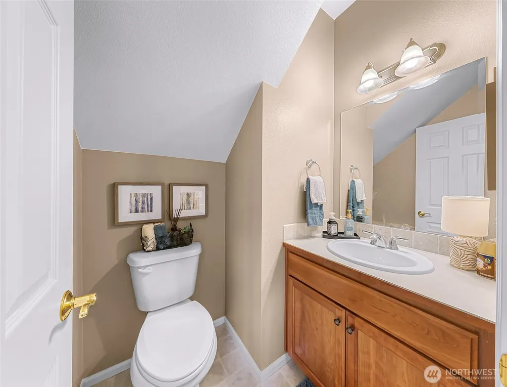 1725 Harrison Lynden WA 98264