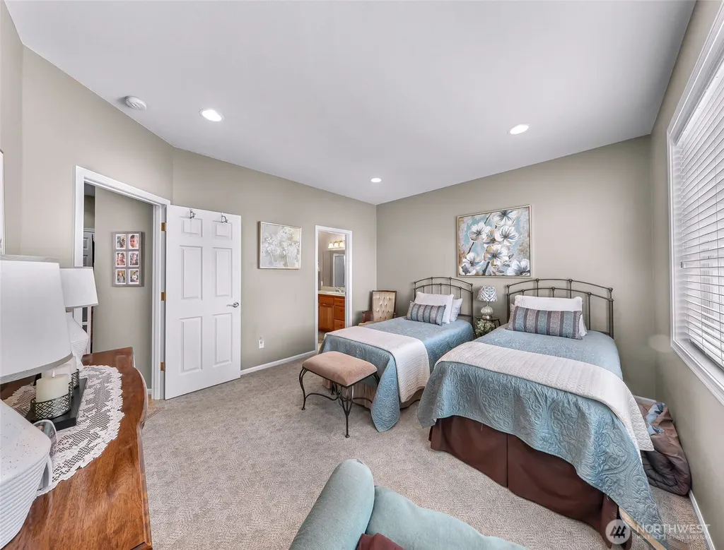 1725 Harrison Lynden WA 98264