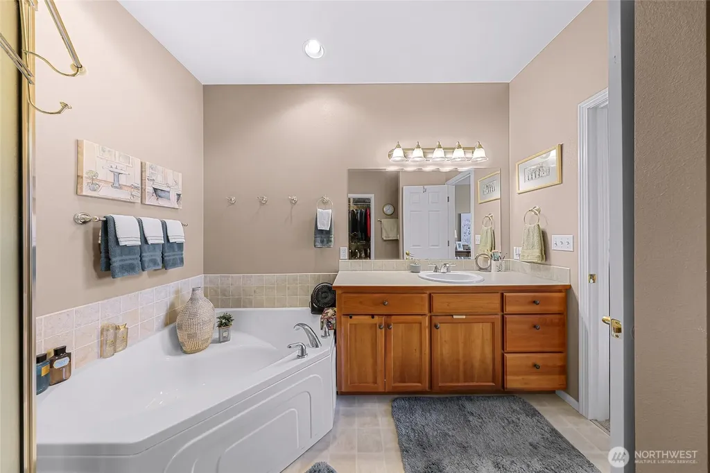 1725 Harrison Lynden WA 98264