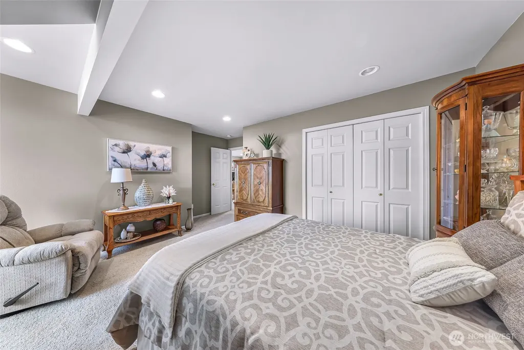 1725 Harrison Lynden WA 98264