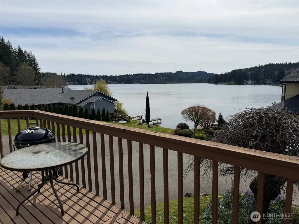 1259 Northlake Way NW Bremerton WA 98312