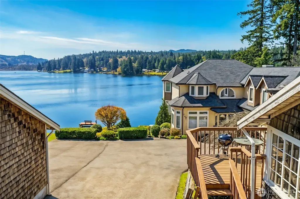 1259 Northlake Way NW Bremerton WA 98312