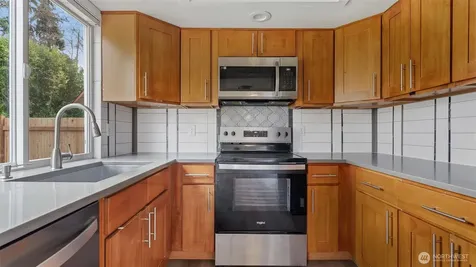 5909 Glenwood Avenue Everett WA 98203