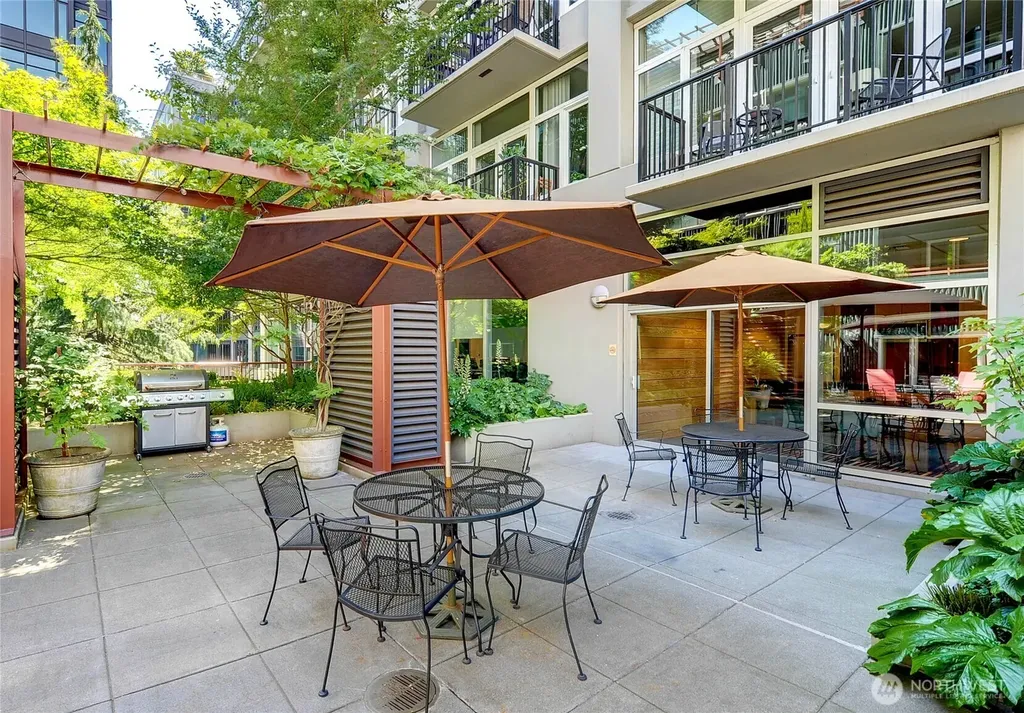 2717 Western Avenue Seattle WA 98121