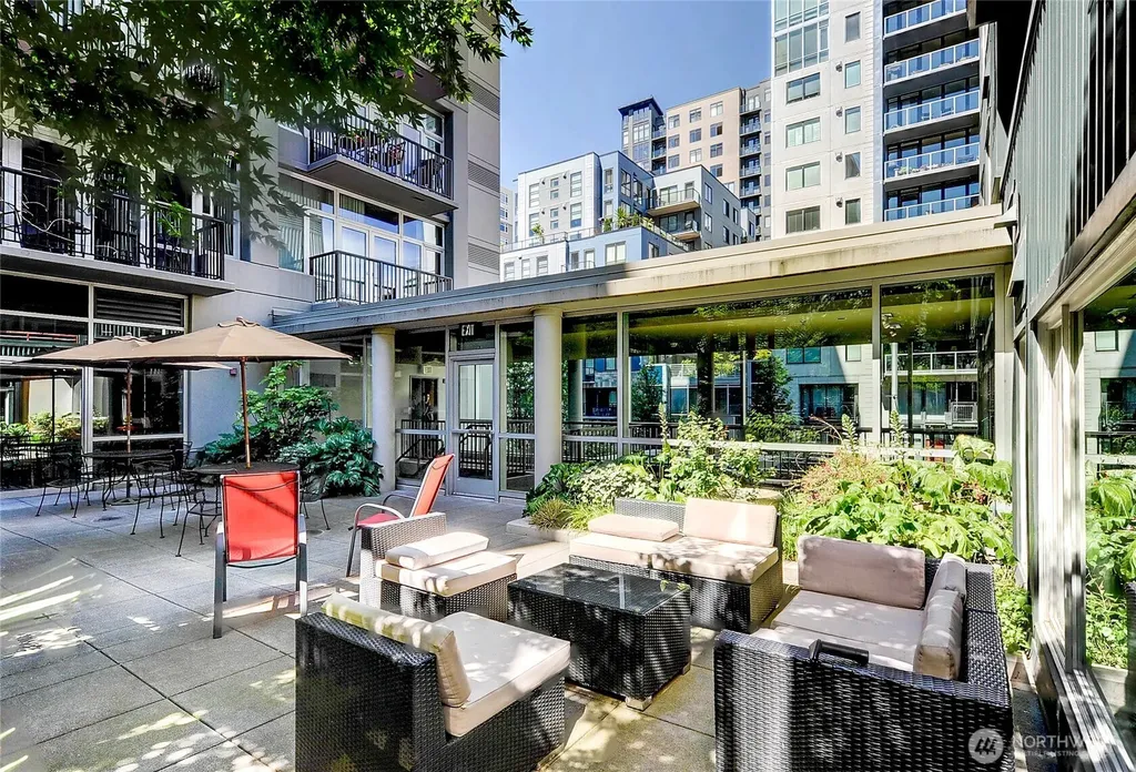 2717 Western Avenue Seattle WA 98121