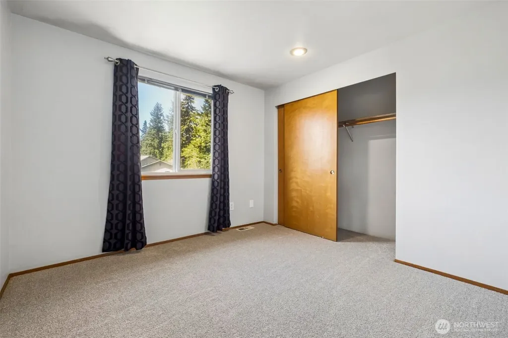 2310 20th Street SE Puyallup WA 98374
