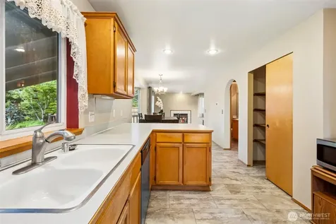 2310 20th Street SE Puyallup WA 98374