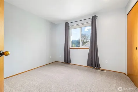 2310 20th Street SE Puyallup WA 98374