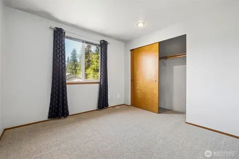 2310 20th Street SE Puyallup WA 98374