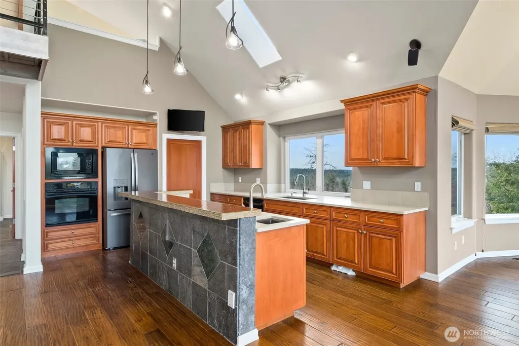 44010 14th Avenue E Eatonville WA 98328