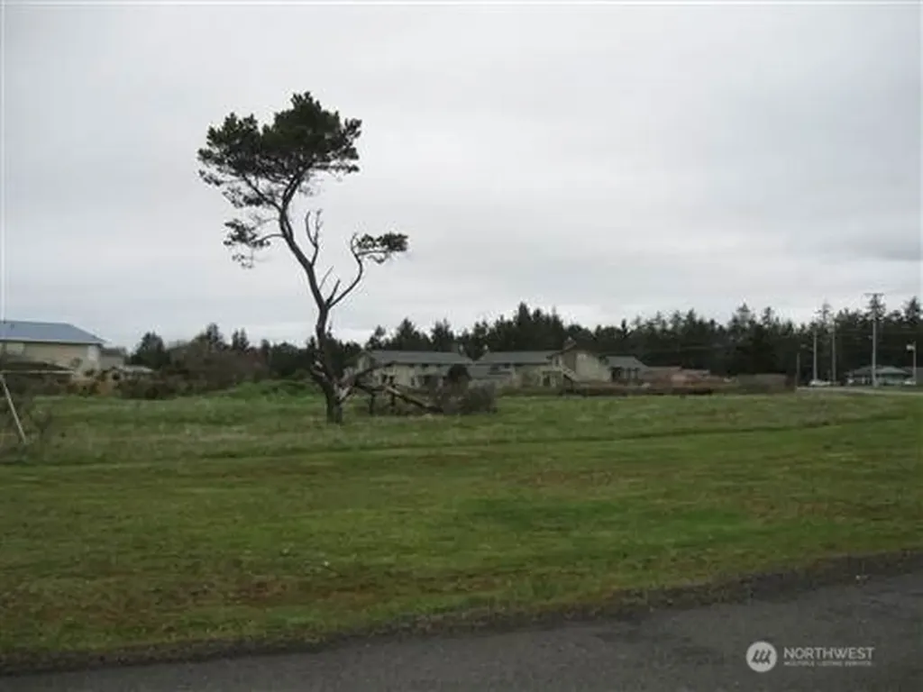 1049 Discovery Avenue SE Ocean Shores WA 98569