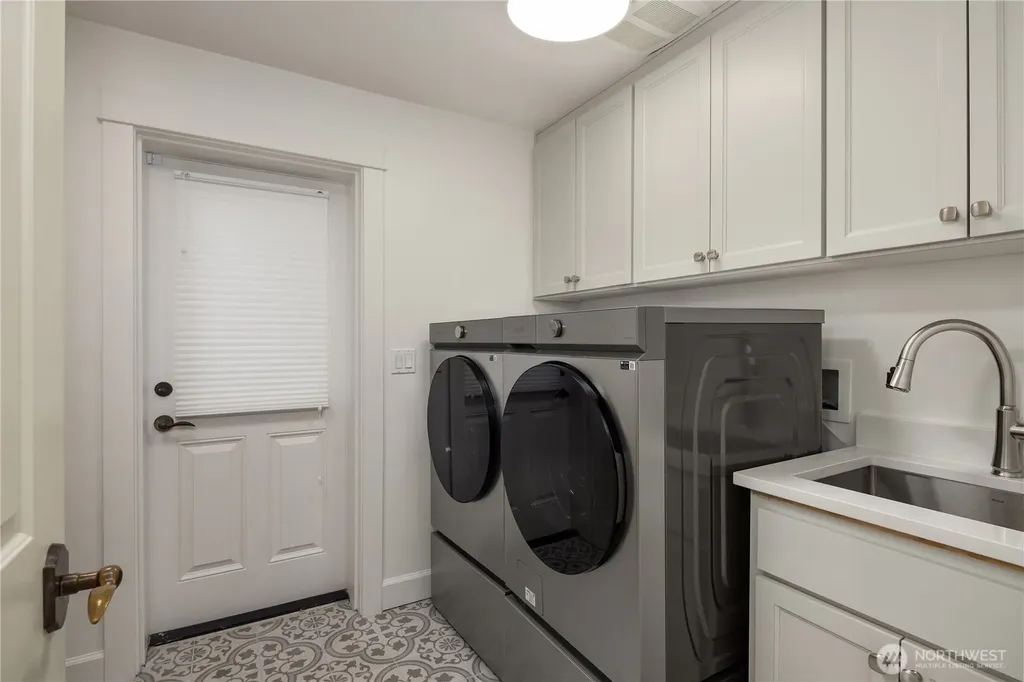 508 10th Avenue W Kirkland WA 98033