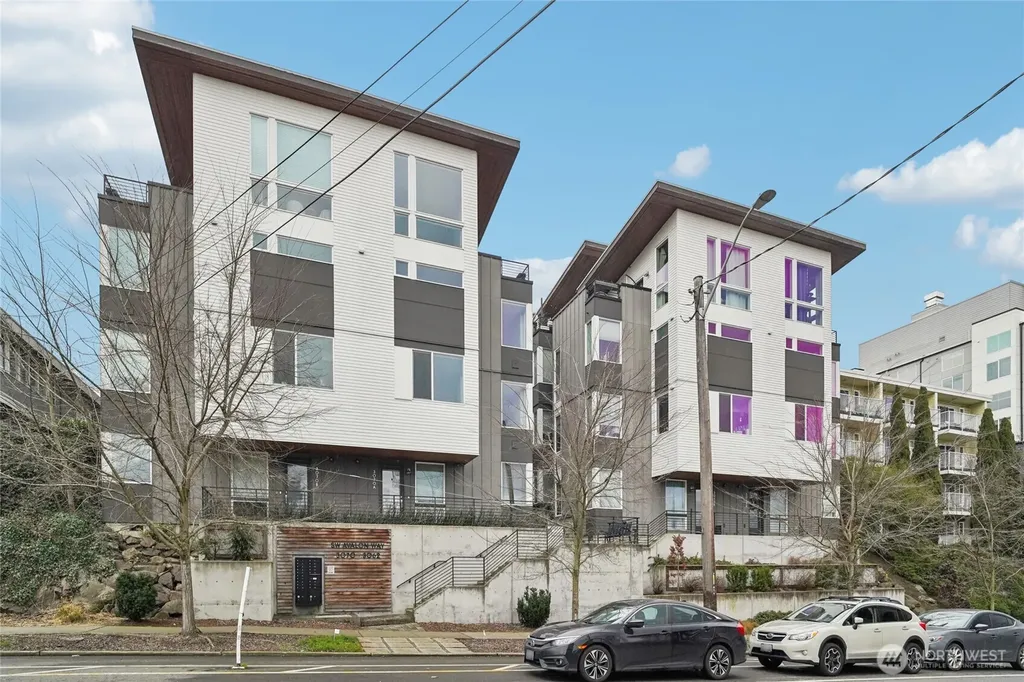 3070 SW Avalon Way Seattle WA 98126