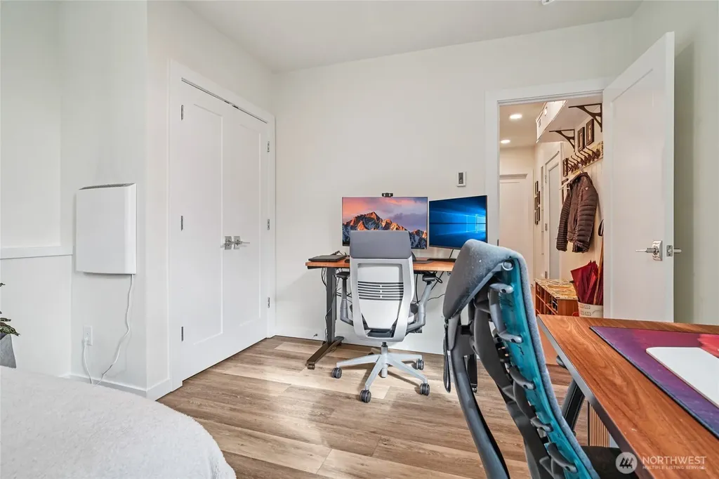 3070 SW Avalon Way Seattle WA 98126