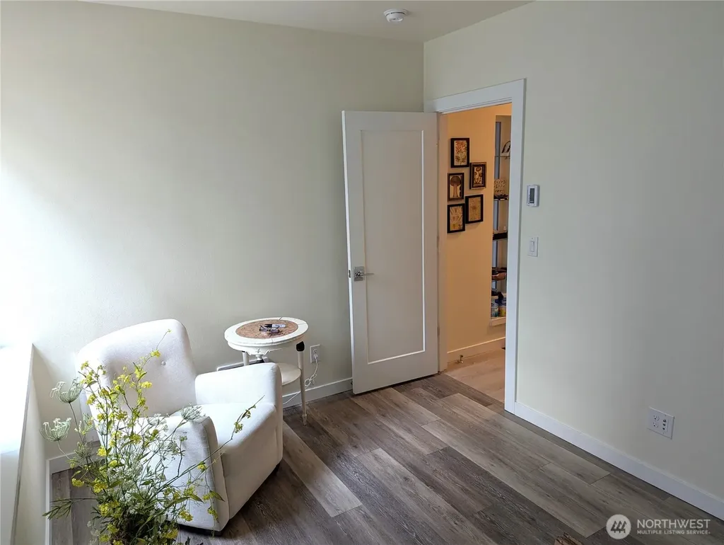 3070 SW Avalon Way Seattle WA 98126