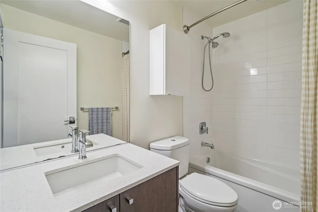 3070 SW Avalon Way Seattle WA 98126