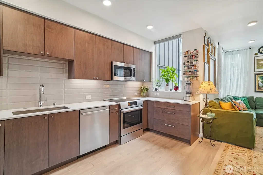 3070 SW Avalon Way Seattle WA 98126