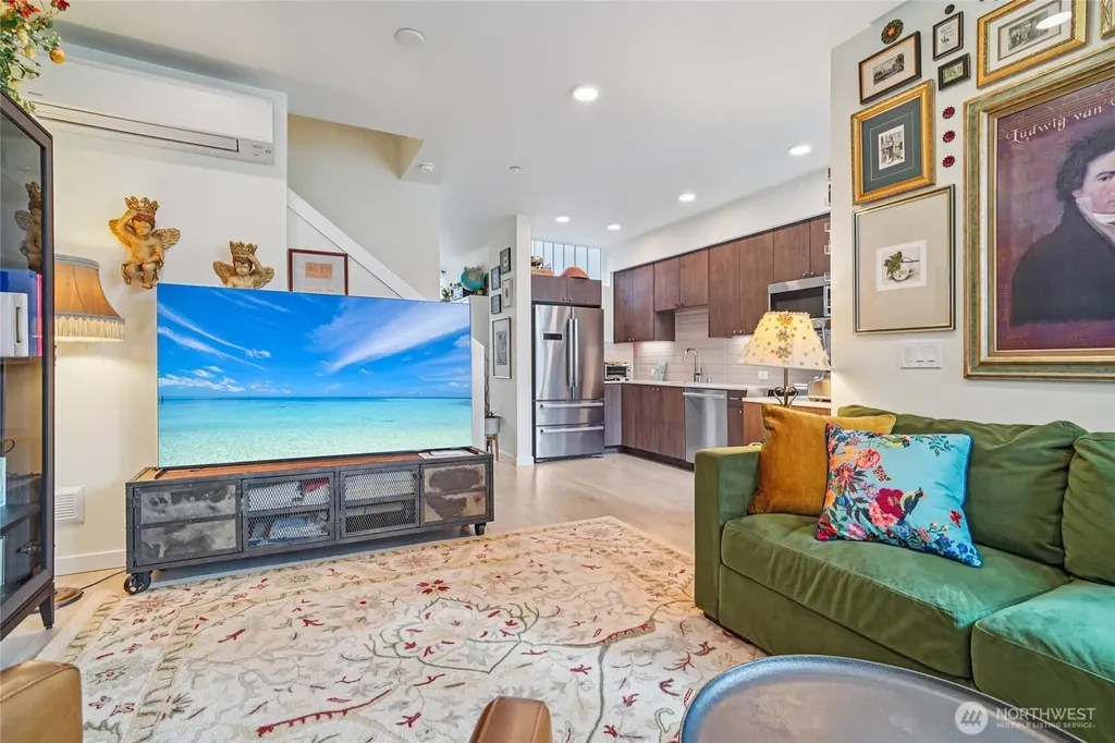 3070 SW Avalon Way Seattle WA 98126