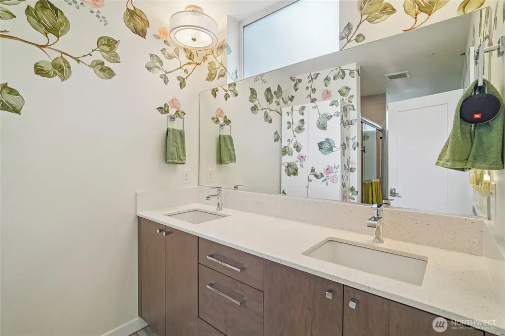 3070 SW Avalon Way Seattle WA 98126