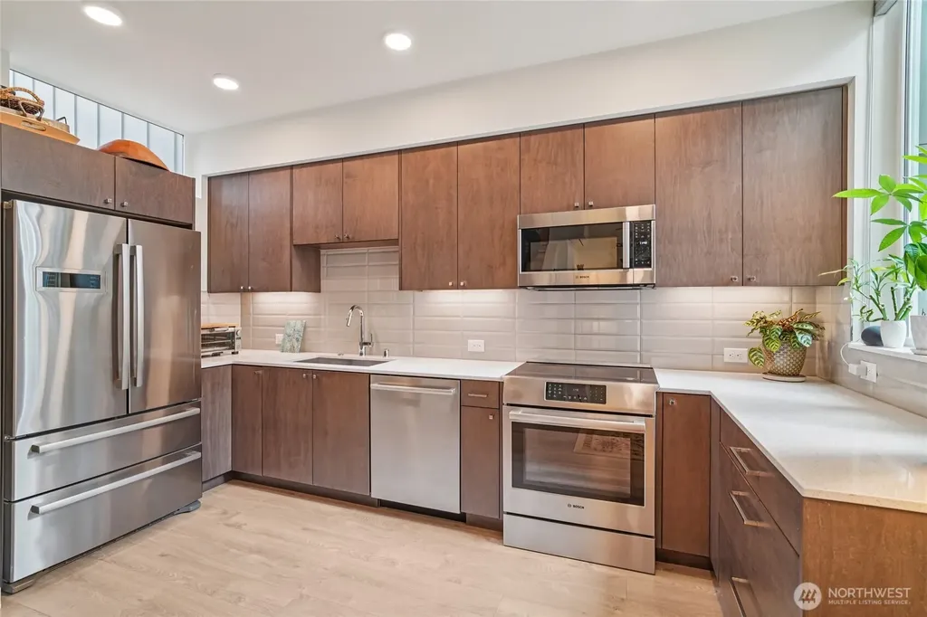 3070 SW Avalon Way Seattle WA 98126