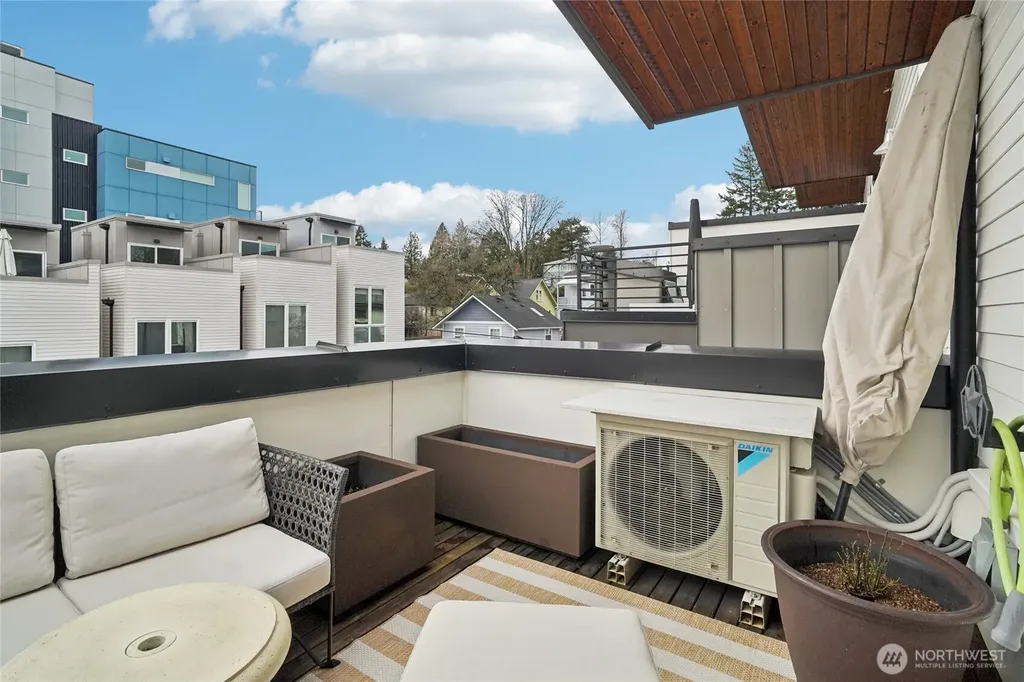 3070 SW Avalon Way Seattle WA 98126