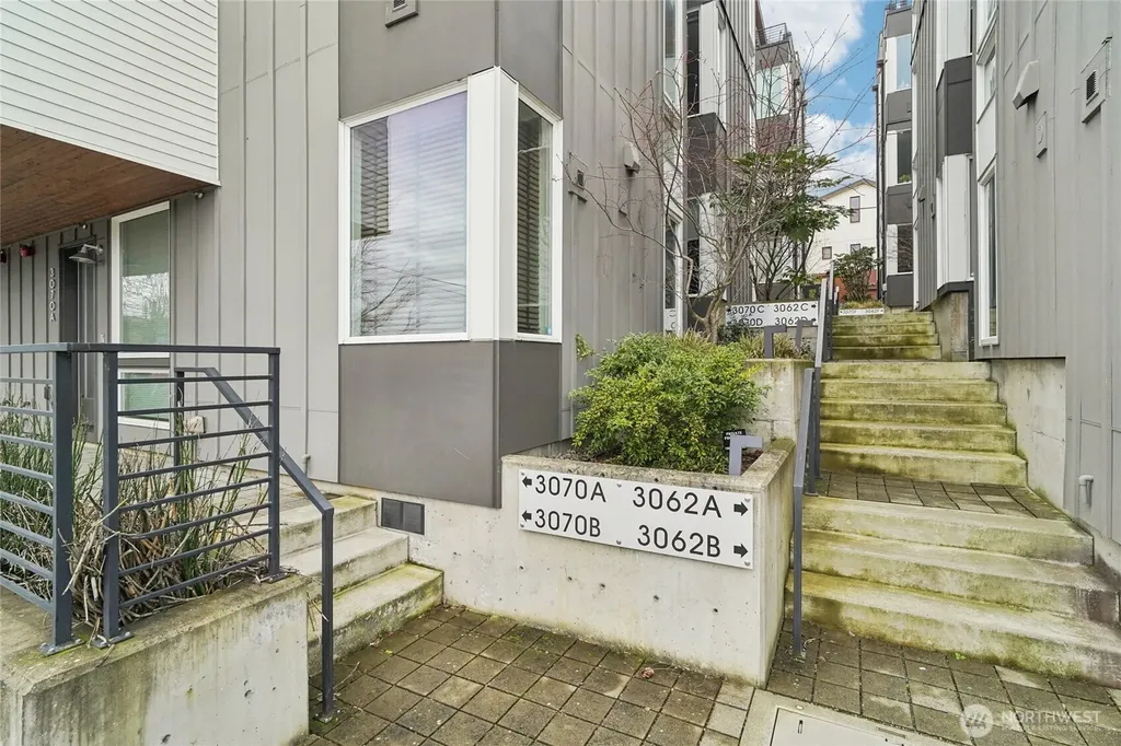 3070 SW Avalon Way Seattle WA 98126