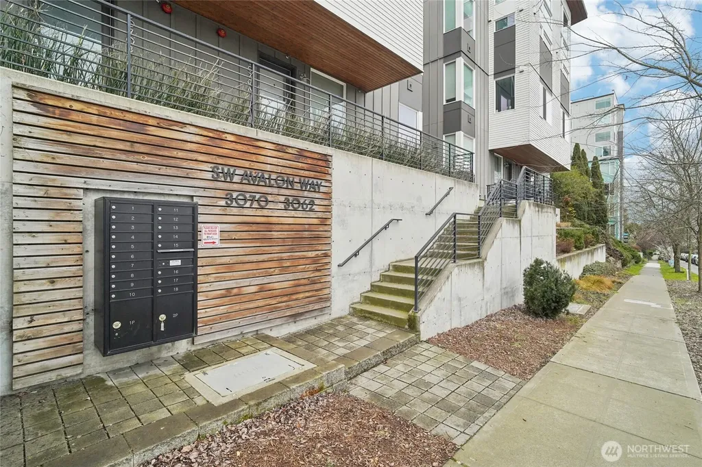 3070 SW Avalon Way Seattle WA 98126