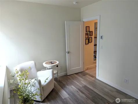 3070 SW Avalon Way Seattle WA 98126