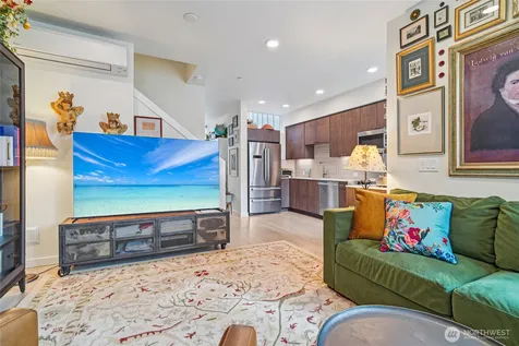 3070 SW Avalon Way Seattle WA 98126