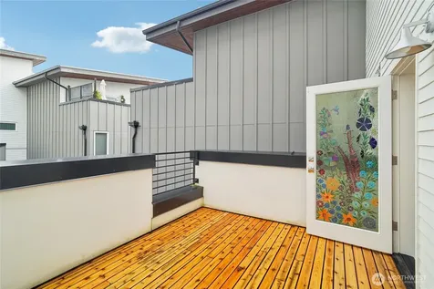 3070 SW Avalon Way Seattle WA 98126