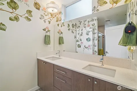 3070 SW Avalon Way Seattle WA 98126