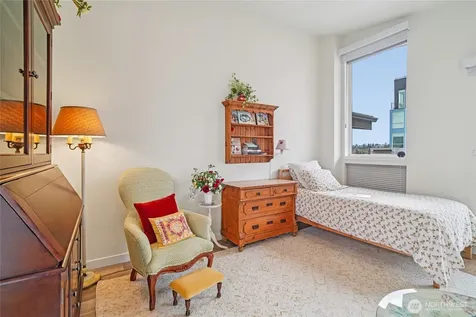 3070 SW Avalon Way Seattle WA 98126