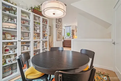 3070 SW Avalon Way Seattle WA 98126