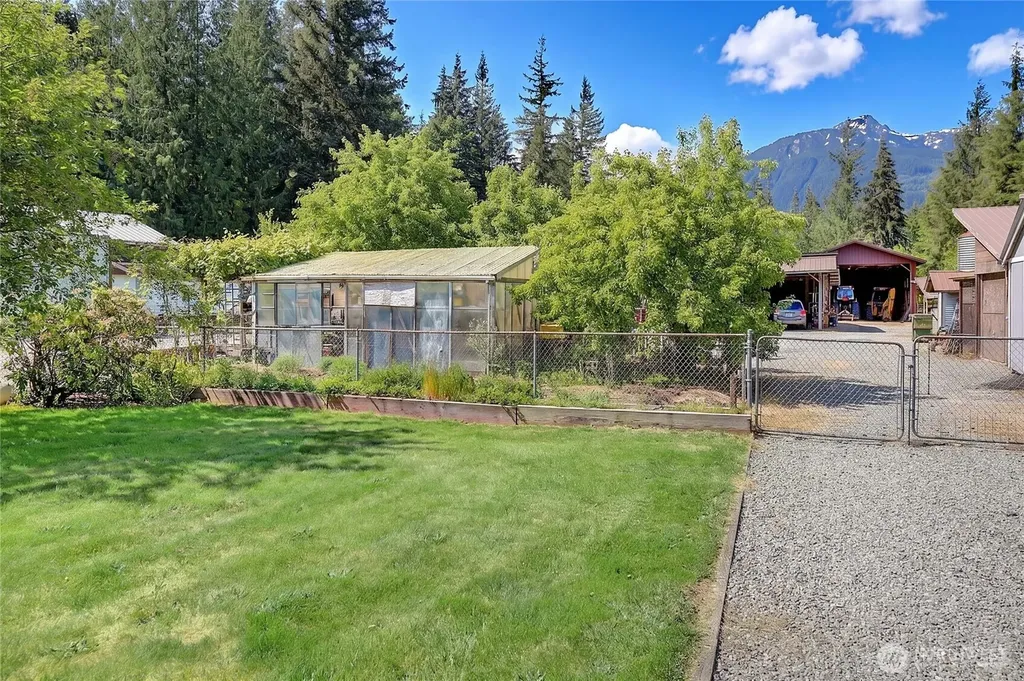 39729 State Route 530 NE Arlington WA 98223