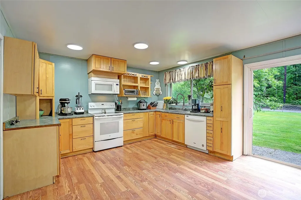 39729 State Route 530 NE Arlington WA 98223