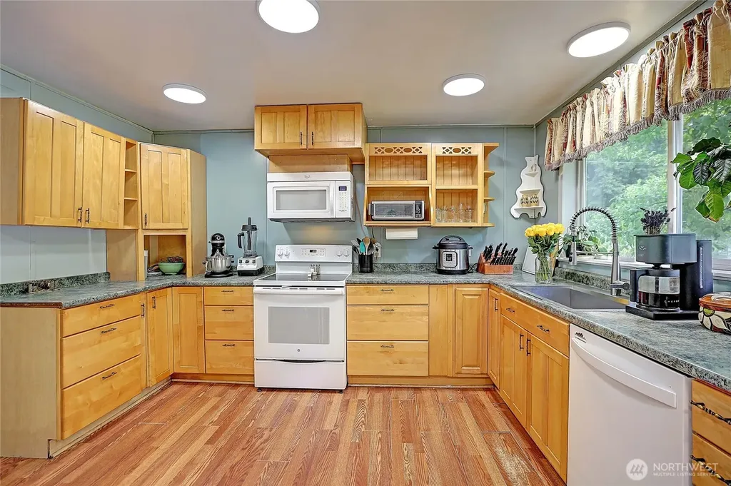39729 State Route 530 NE Arlington WA 98223
