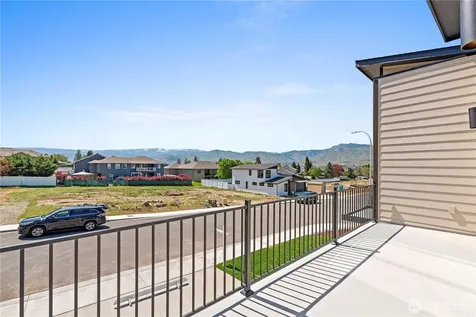 107 Chadwick Street NW East Wenatchee WA 98802