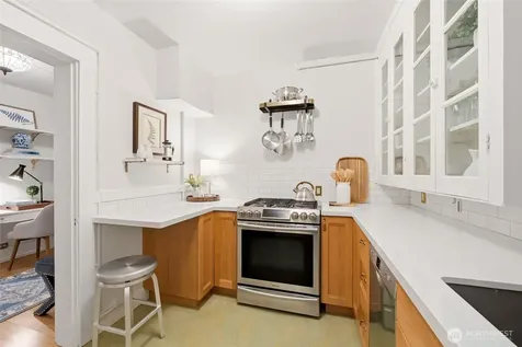 1732 15th Avenue Seattle WA 98122