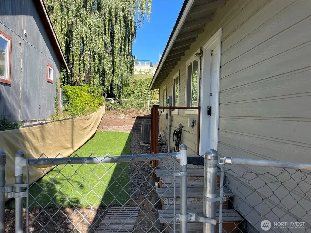 380 N Shore Court Manson WA 98831