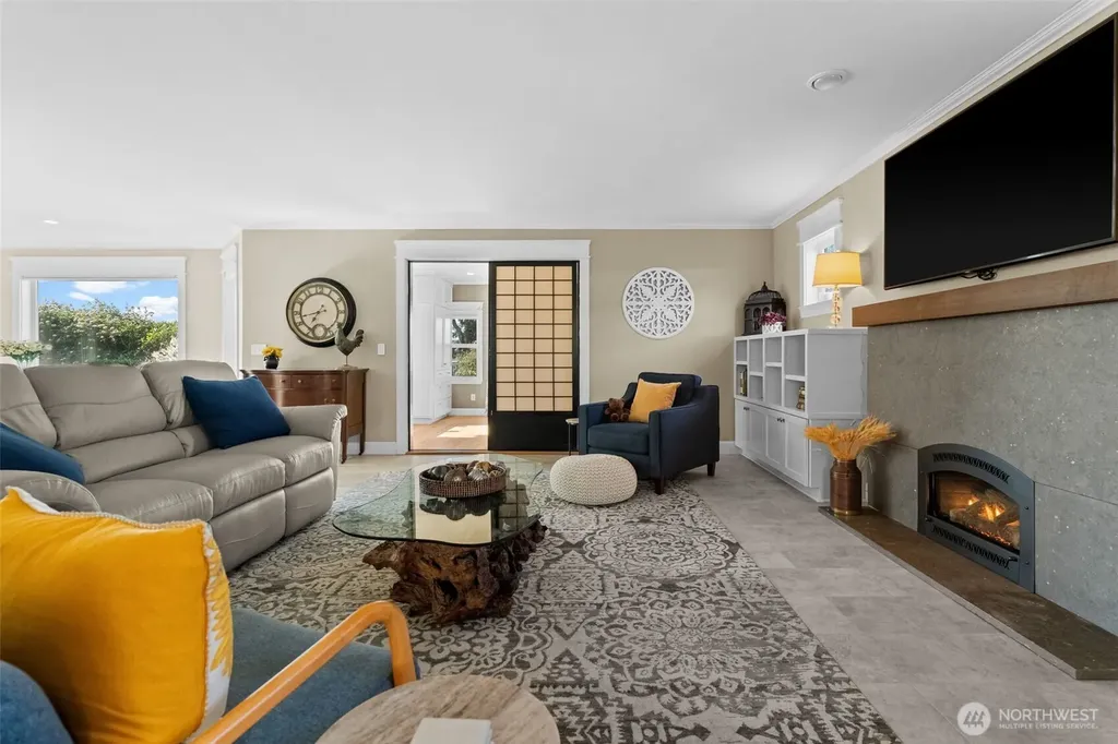 1607 Nisqually Street Steilacoom WA 98388