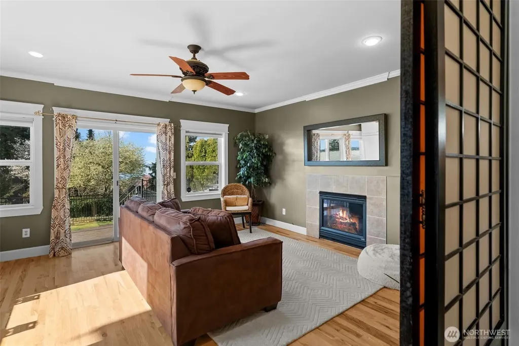 1607 Nisqually Street Steilacoom WA 98388