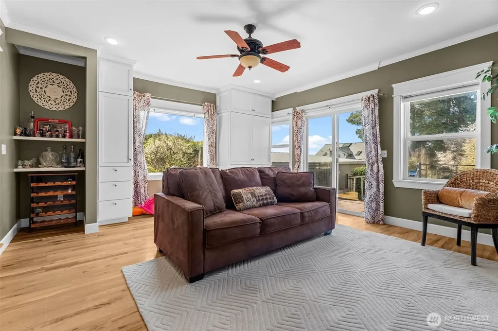 1607 Nisqually Street Steilacoom WA 98388