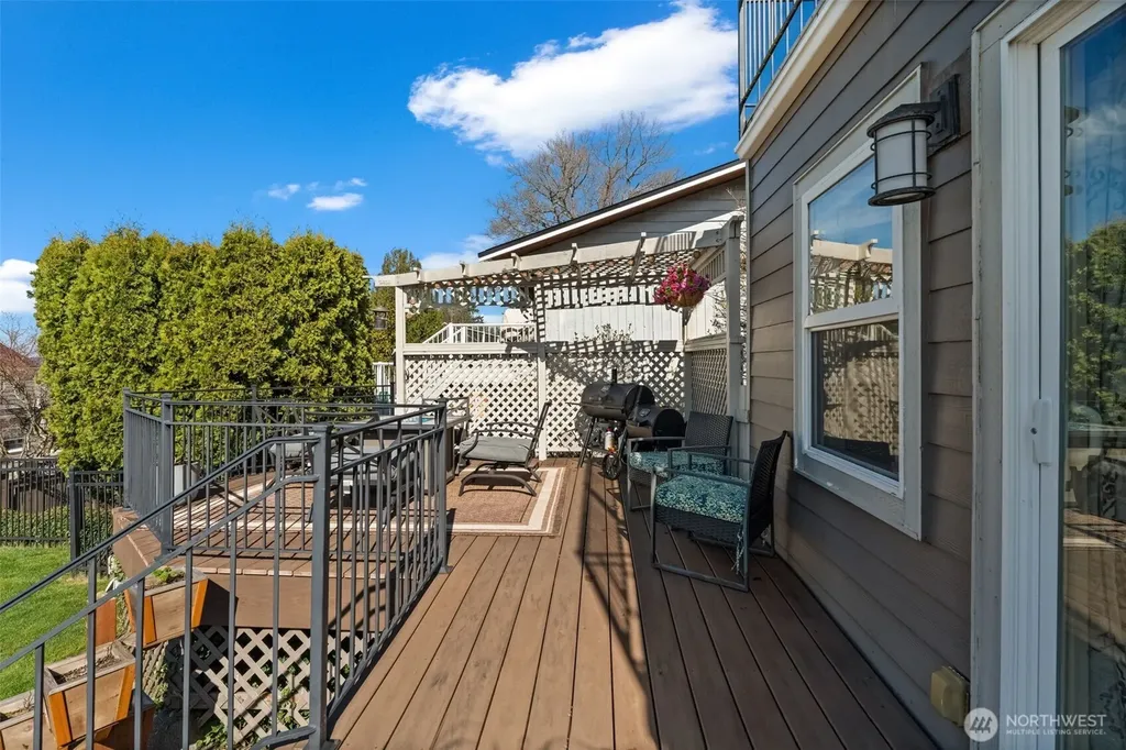 1607 Nisqually Street Steilacoom WA 98388